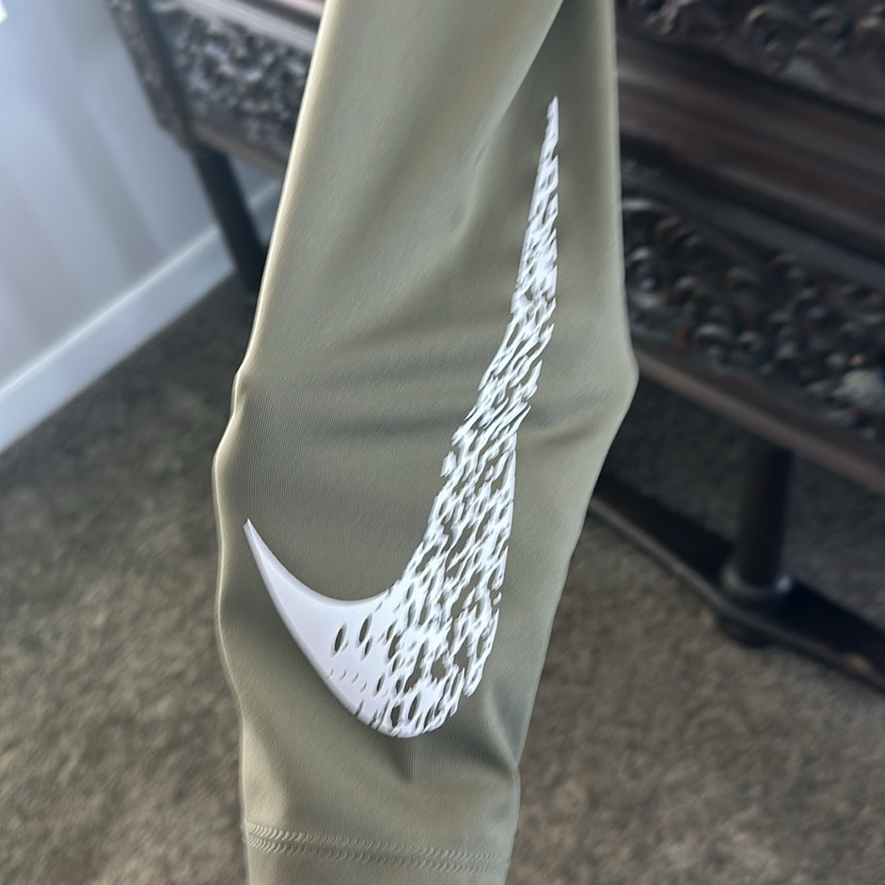 Nike dry fit leggings, green women’s - Picture 2 of 5